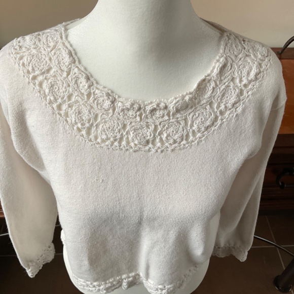 Moda Int’l Crochet Crop Sweater. White. Size S - Picture 2 of 9